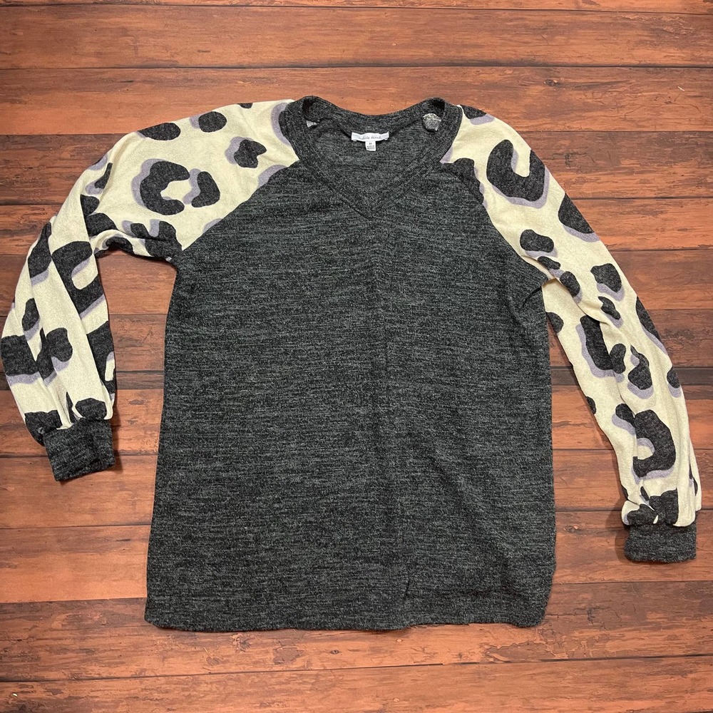 White Birch Something Wild Top Animal Print Gray Sweater Top Medium‎